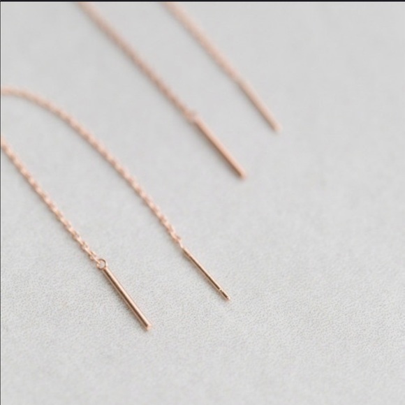 🆕 Rose Gold Thread Earrings - Picture 2 of 2